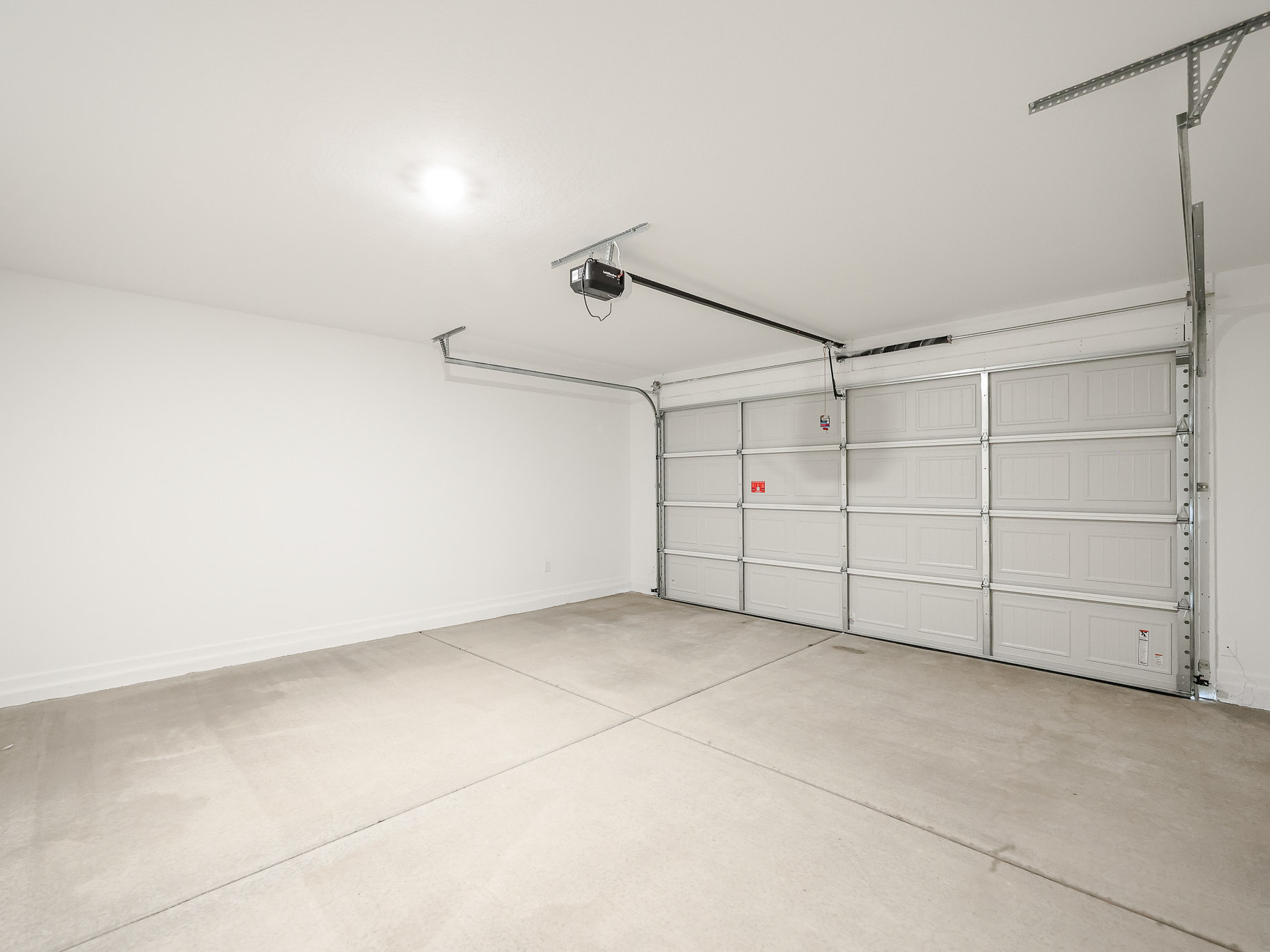 A room with a few white walls.