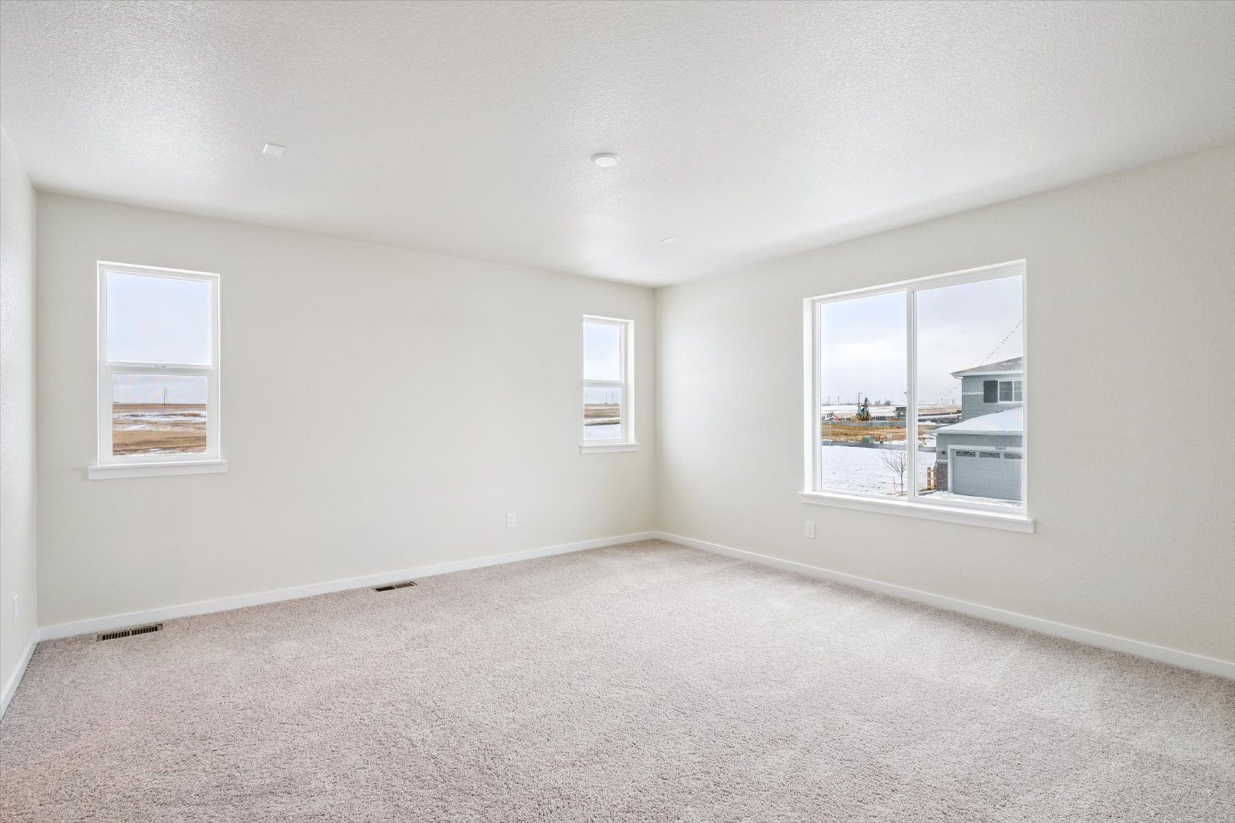 A room with windows.