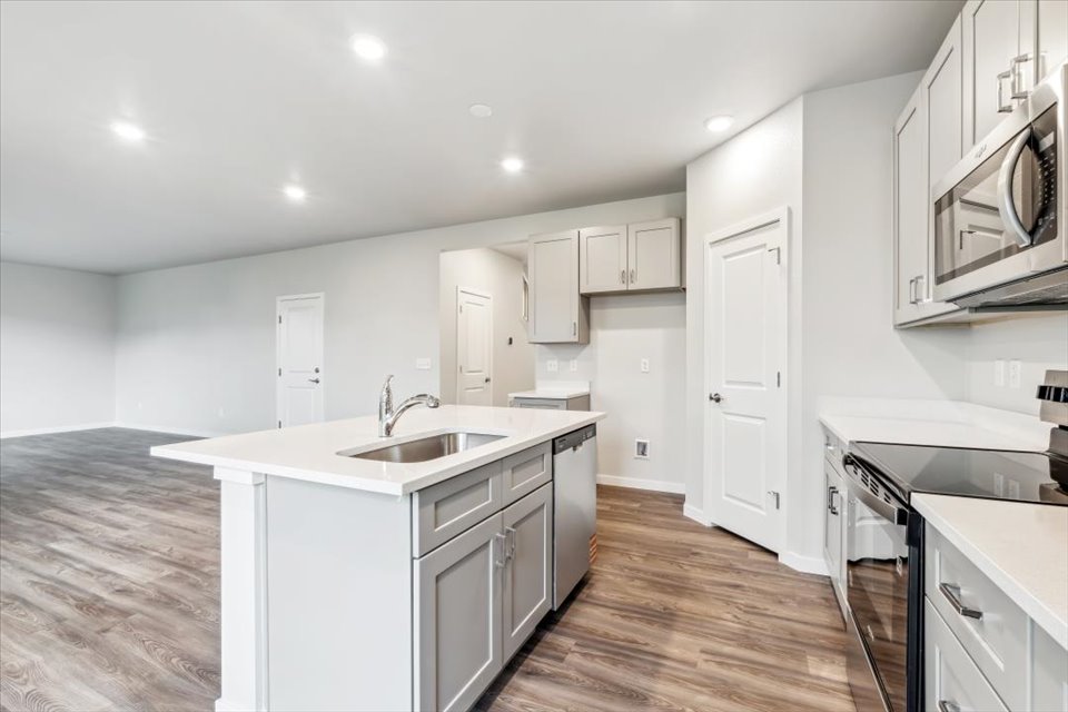 A kitchen with white cabinets.
