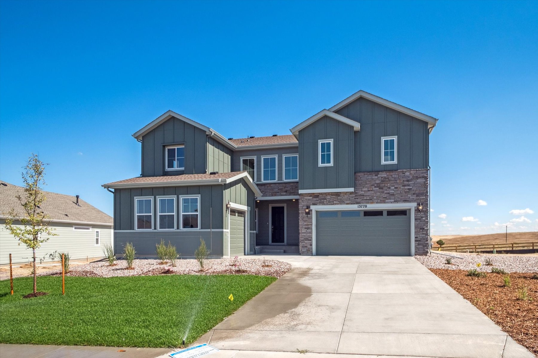 0129 13770 Emerald Lake Street