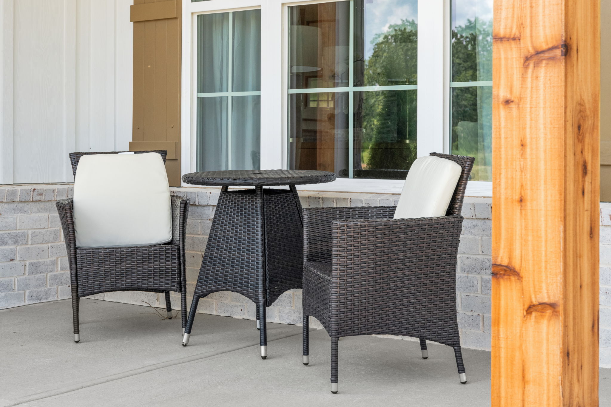 A table and chairs in a room.