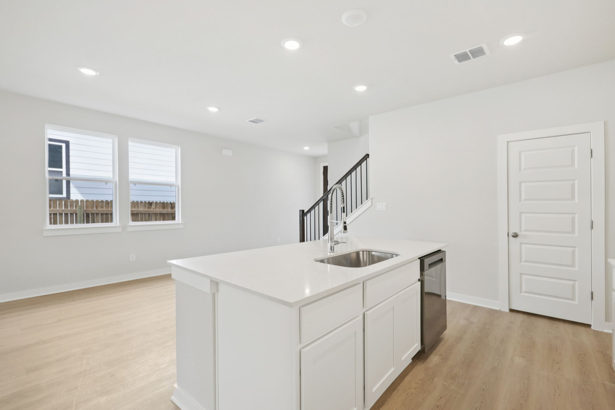 A kitchen with white cabinets.