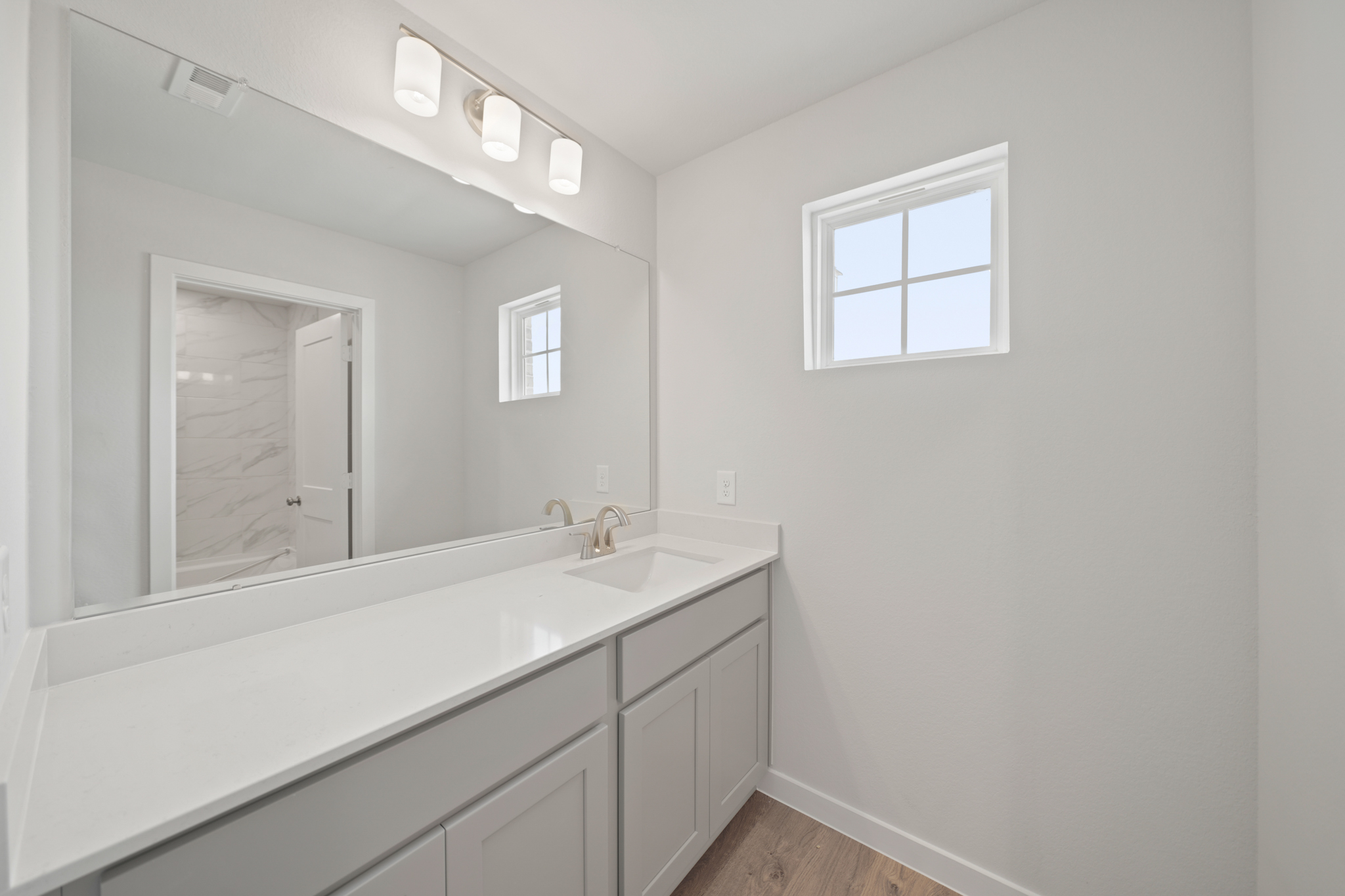 A bathroom with a sink and a mirror.